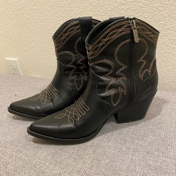 Cute boots - Picture 2 of 7